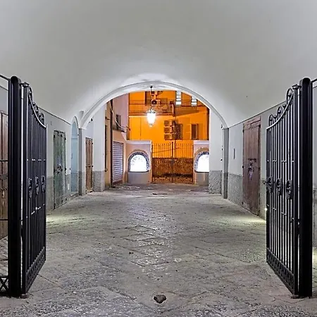 Arco Dei Pinto